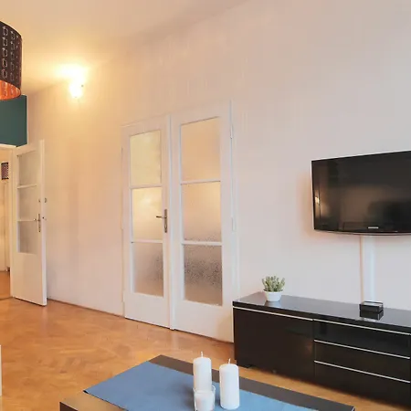Center For 7 People Walking Distance To Old Town By Eas